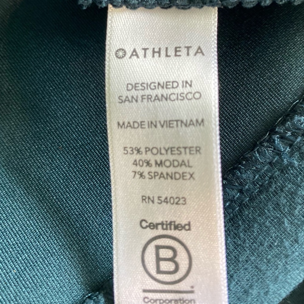Athleta En Route Scuba Dress.Wonderful stretchy material.Back zipper.Size M - Picture 8 of 10